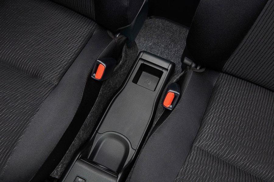 Детали интерьера Toyota Probox Van 2018 года  (фото 11 из 12)